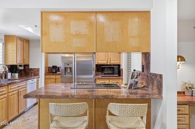 2206 E NICOLET Avenue, Phoenix, AZ 85020