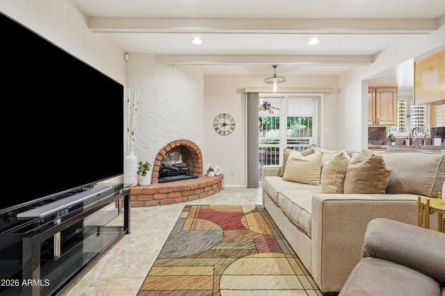 2206 E NICOLET Avenue, Phoenix, AZ 85020
