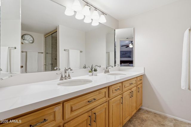 2206 E NICOLET Avenue, Phoenix, AZ 85020