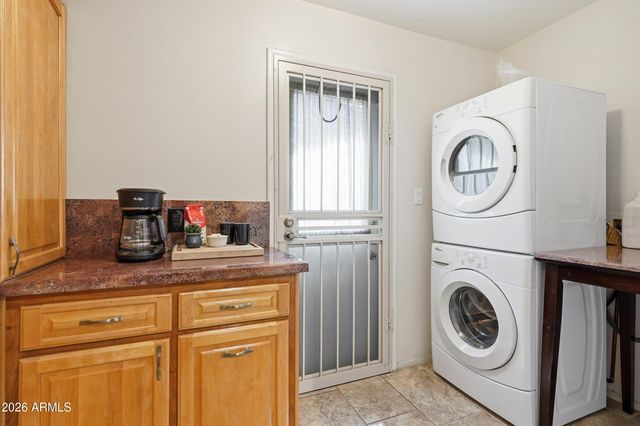 2206 E NICOLET Avenue, Phoenix, AZ 85020