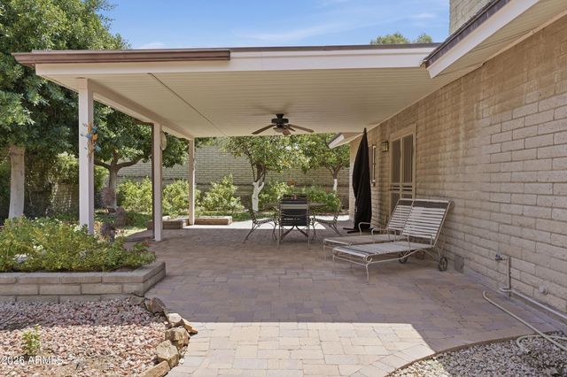 2206 E NICOLET Avenue, Phoenix, AZ 85020