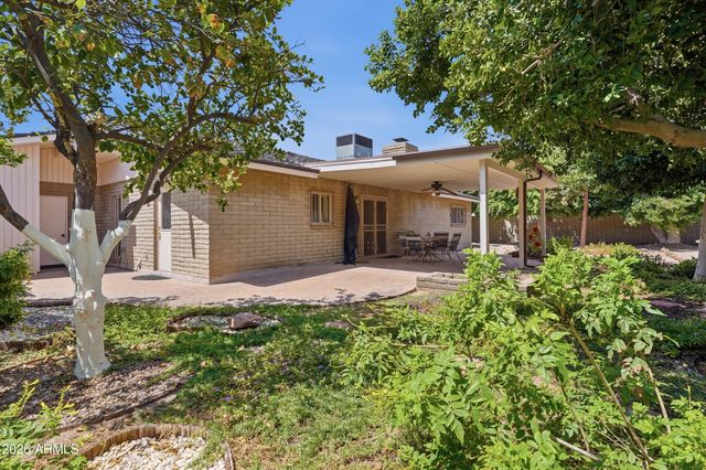 2206 E NICOLET Avenue, Phoenix, AZ 85020