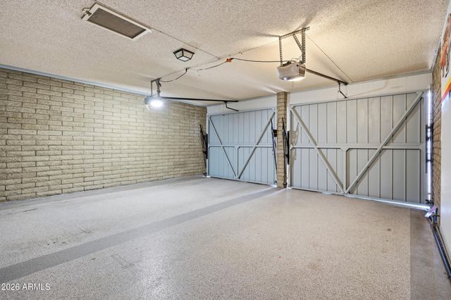 2206 E NICOLET Avenue, Phoenix, AZ 85020