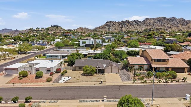 2206 E NICOLET Avenue, Phoenix, AZ 85020