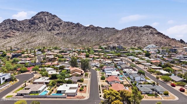 2206 E NICOLET Avenue, Phoenix, AZ 85020