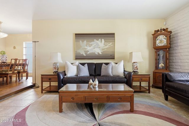 2206 E NICOLET Avenue, Phoenix, AZ 85020