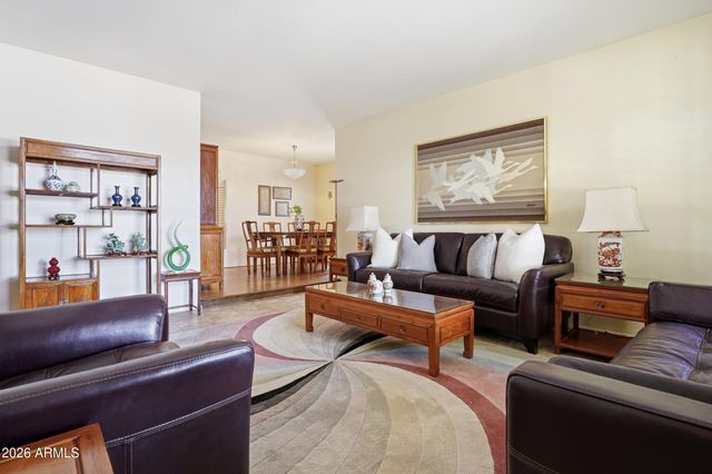 2206 E NICOLET Avenue, Phoenix, AZ 85020