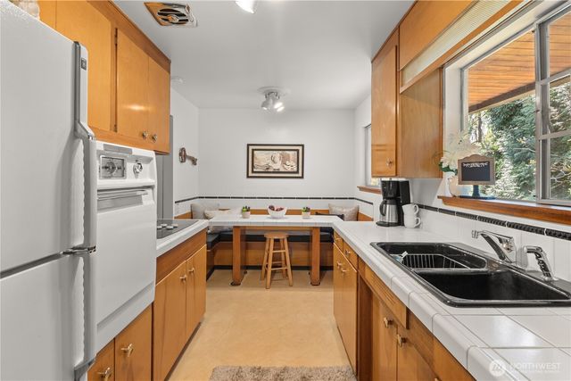 15829 4th Avenue SW, Burien, WA 98166