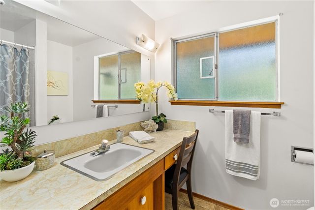 15829 4th Avenue SW, Burien, WA 98166