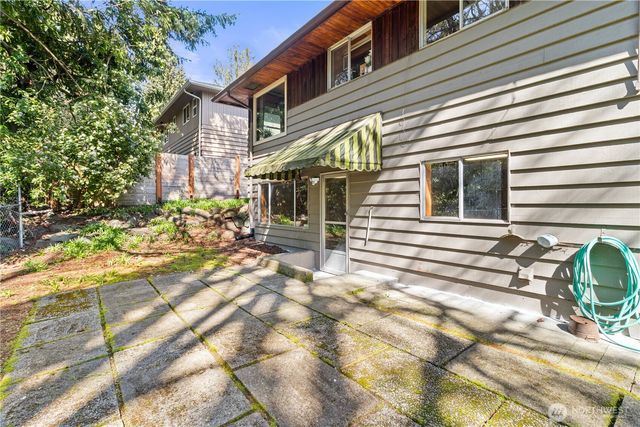 15829 4th Avenue SW, Burien, WA 98166