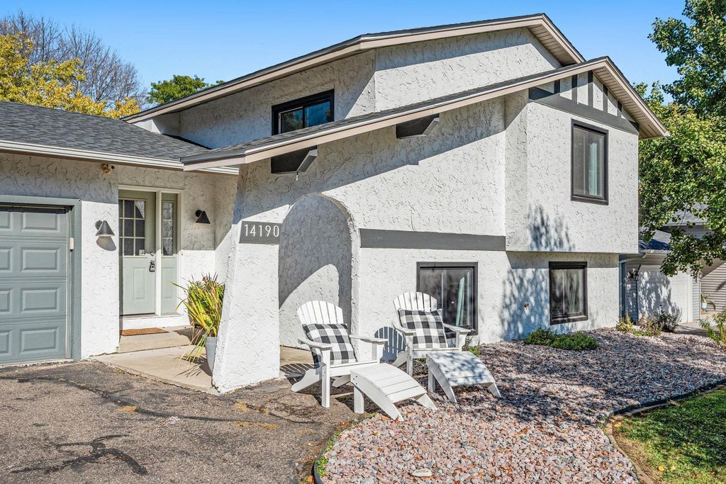 14190 Sunnyslope Drive, Maple Grove, MN 55311