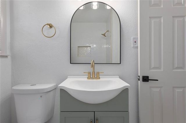 609 Florence Avenue, Lee's Summit, MO 64063