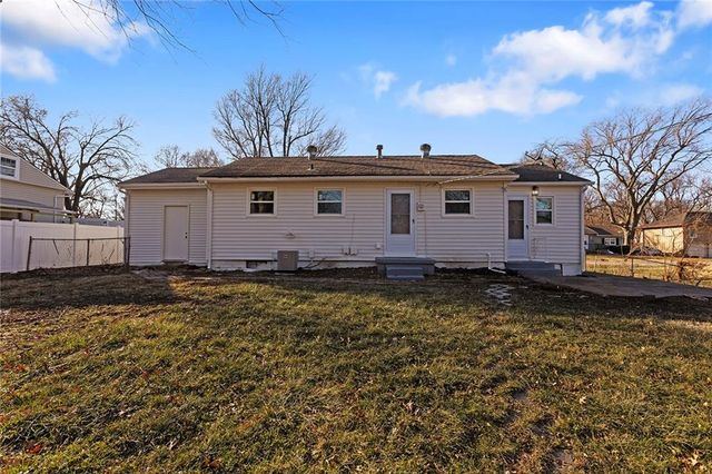 609 Florence Avenue, Lee's Summit, MO 64063