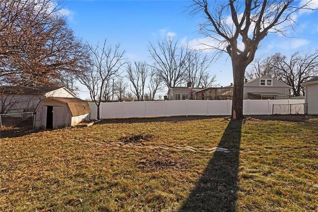 609 Florence Avenue, Lee's Summit, MO 64063