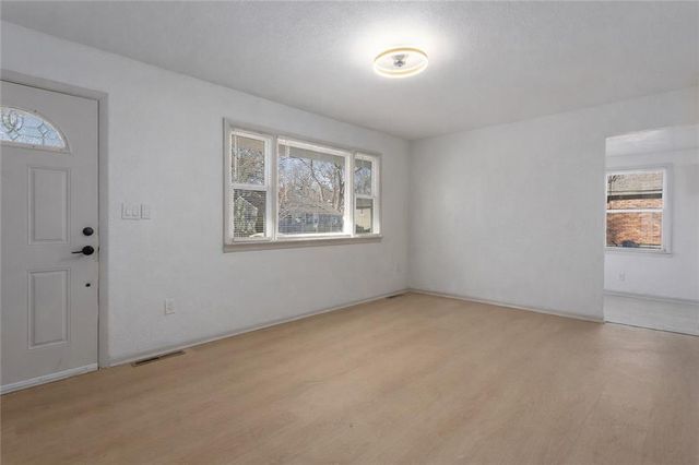 609 Florence Avenue, Lee's Summit, MO 64063