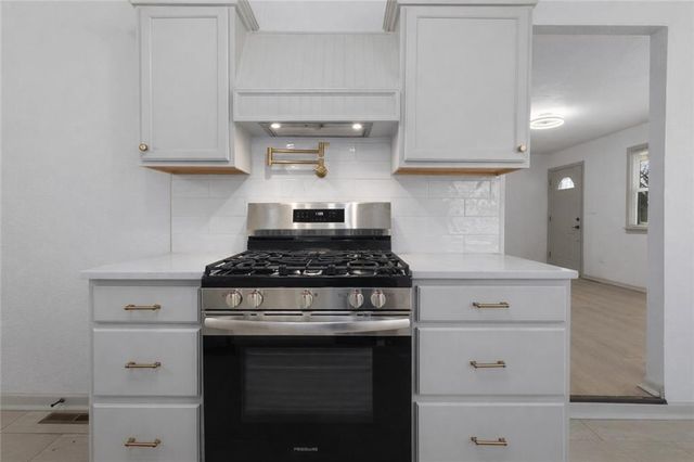 609 Florence Avenue, Lee's Summit, MO 64063