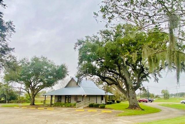 352 Horse Shoe Trail, Angleton, TX 77515