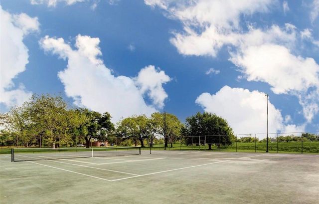 352 Horse Shoe Trail, Angleton, TX 77515