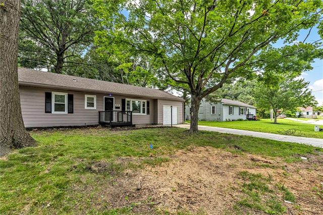 404 NE Grand Avenue, Lee's Summit, MO 64063
