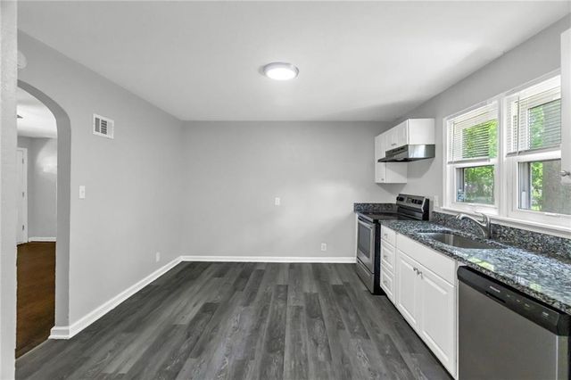 404 NE Grand Avenue, Lee's Summit, MO 64063