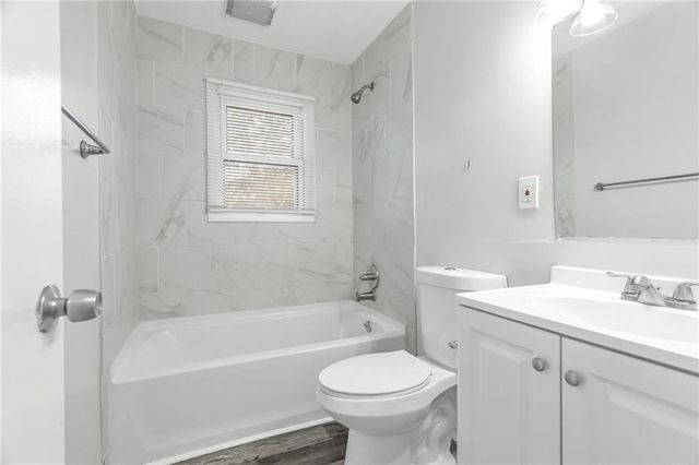 404 NE Grand Avenue, Lee's Summit, MO 64063