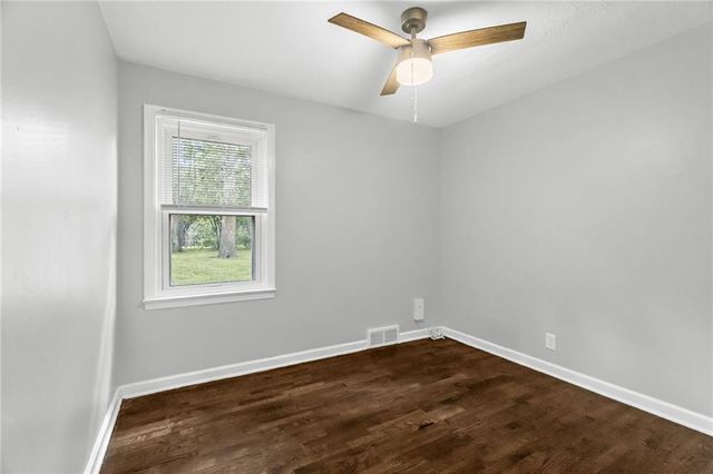404 NE Grand Avenue, Lee's Summit, MO 64063