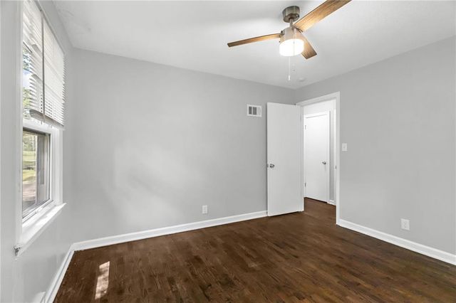 404 NE Grand Avenue, Lee's Summit, MO 64063