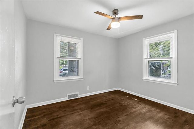 404 NE Grand Avenue, Lee's Summit, MO 64063