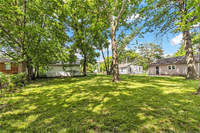404 NE Grand Avenue, Lee's Summit, MO 64063