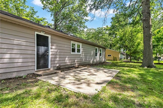 404 NE Grand Avenue, Lee's Summit, MO 64063