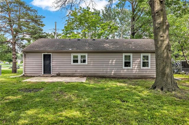 404 NE Grand Avenue, Lee's Summit, MO 64063