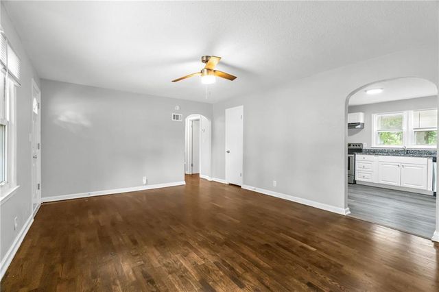 404 NE Grand Avenue, Lee's Summit, MO 64063