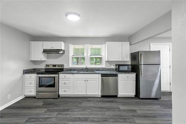 404 NE Grand Avenue, Lee's Summit, MO 64063