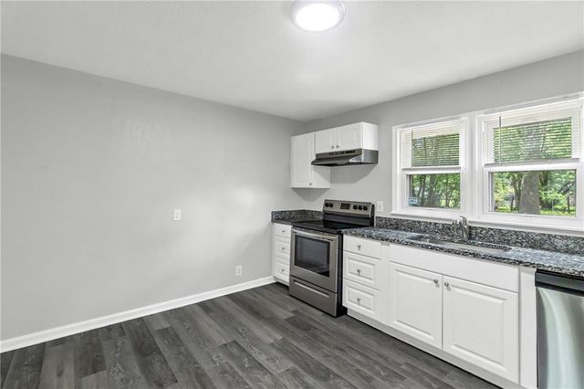 404 NE Grand Avenue, Lee's Summit, MO 64063