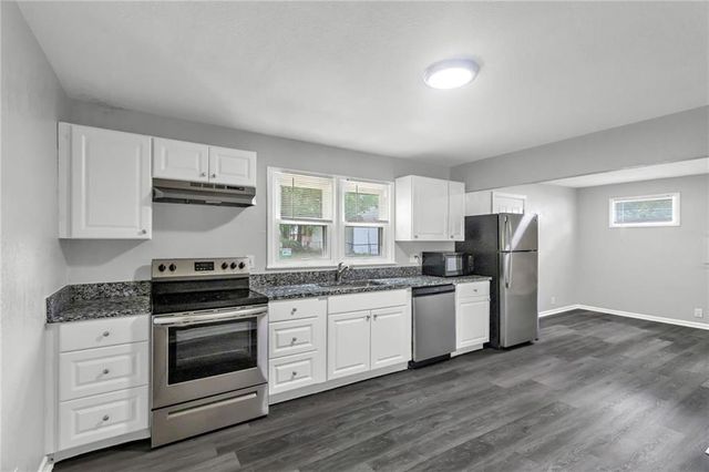 404 NE Grand Avenue, Lee's Summit, MO 64063
