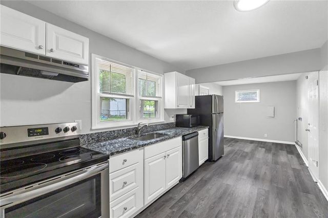 404 NE Grand Avenue, Lee's Summit, MO 64063