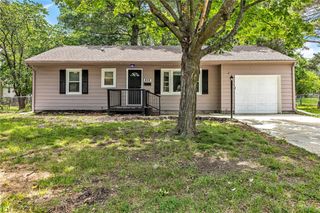 404 NE Grand Avenue, Lee's Summit, MO 64063