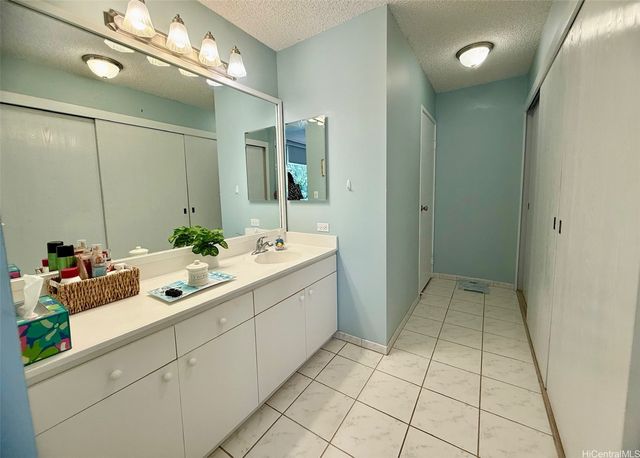 501 Hahaione Street 4L, Honolulu, HI 96825