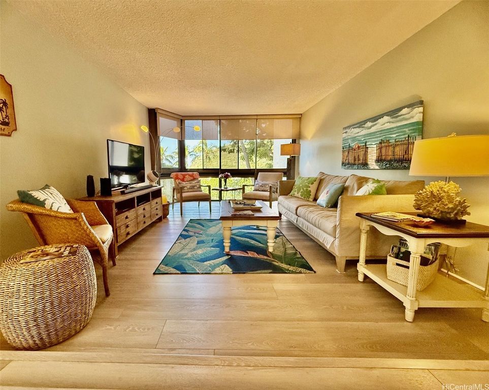 501 Hahaione Street 4L, Honolulu, HI 96825