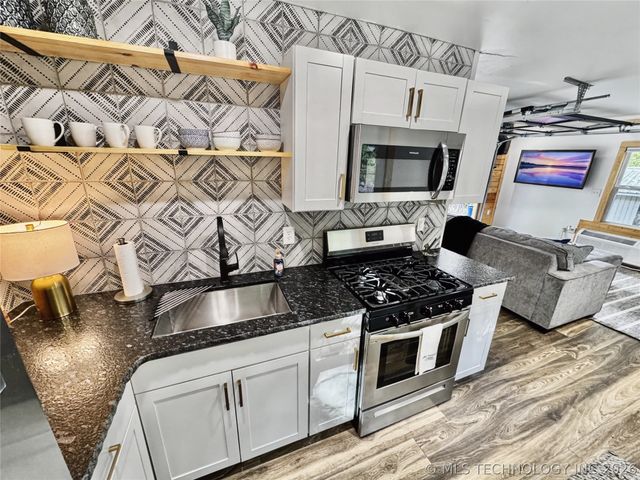 29410 S Redbird Lane, Park Hill, OK 74451