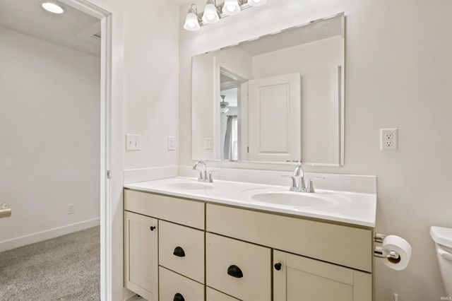 5355 Bloomsbury Court, Newburgh, IN 47630