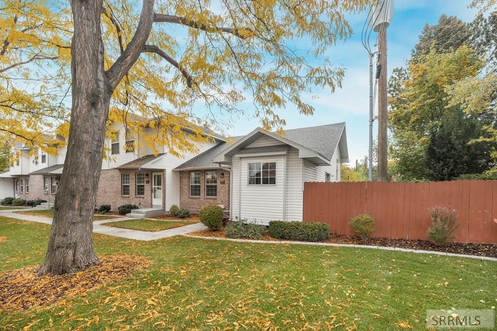 Image 2 of property listing at 2424 S St Clair Avenue, Idaho Falls, ID 83404