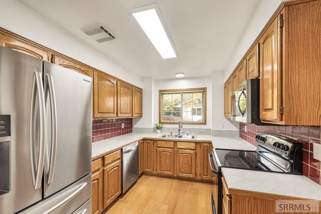 Image 6 of property listing at 2424 S St Clair Avenue, Idaho Falls, ID 83404