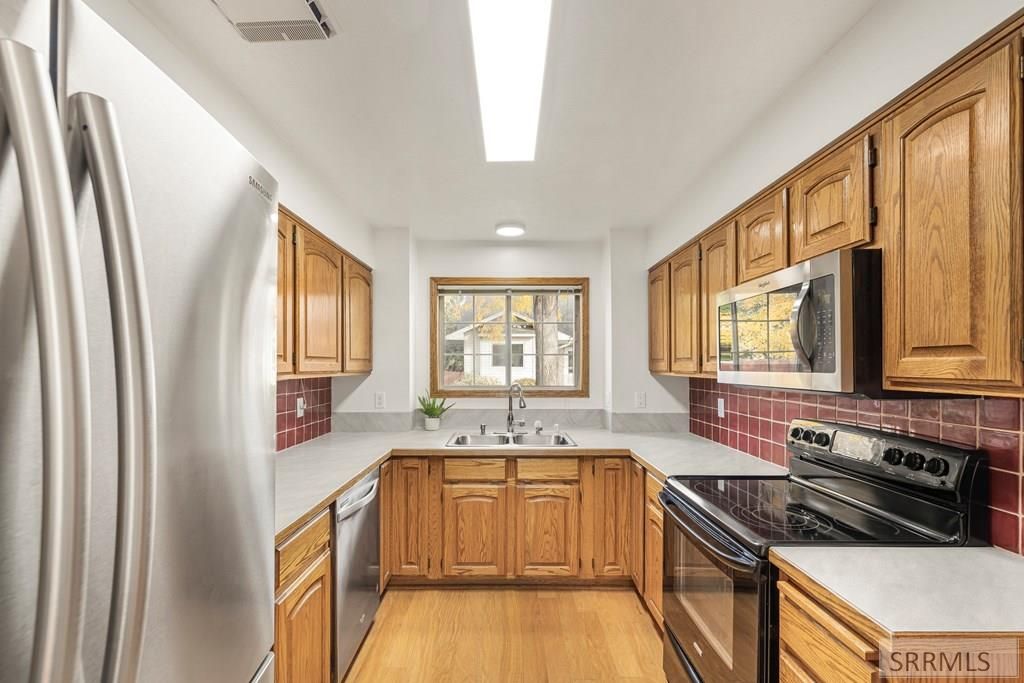 Image 7 of property listing at 2424 S St Clair Avenue, Idaho Falls, ID 83404