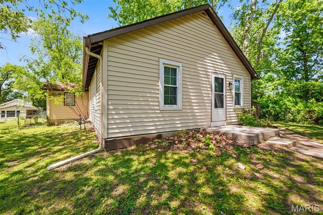 2427 N 7th Street, St Charles, MO 63301