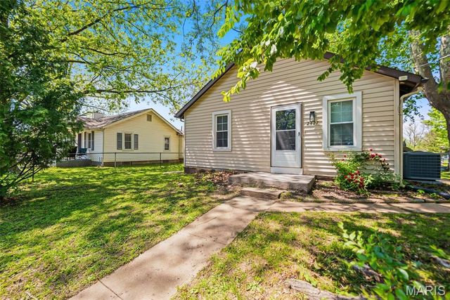 2427 N 7th Street, St Charles, MO 63301