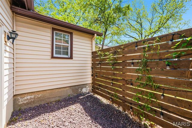 2427 N 7th Street, St Charles, MO 63301
