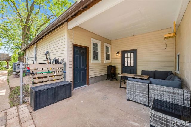2427 N 7th Street, St Charles, MO 63301