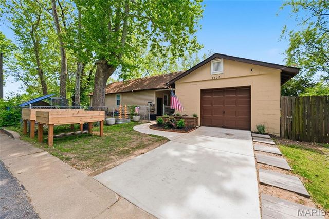 2427 N 7th Street, St Charles, MO 63301