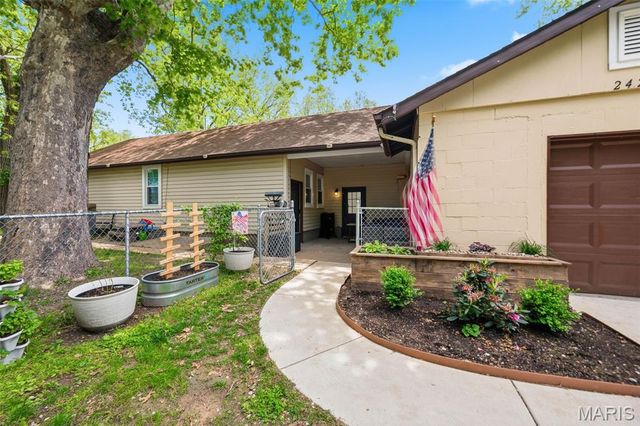 2427 N 7th Street, St Charles, MO 63301